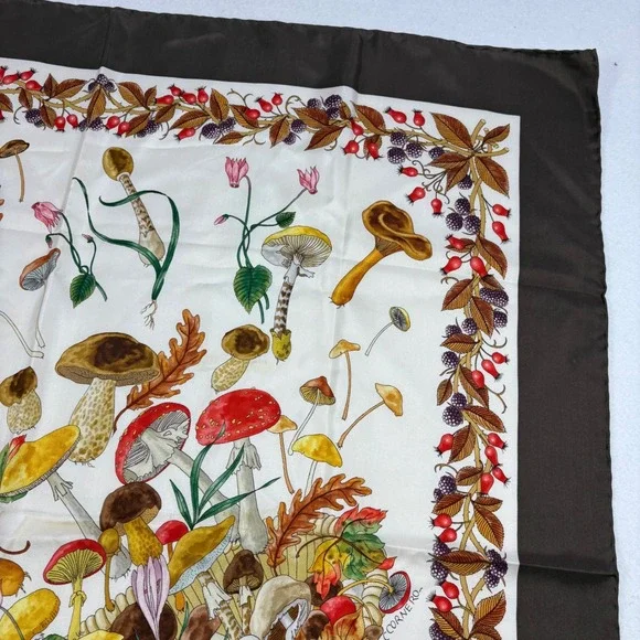 GUCCI Silk Scarf Mushroom‎ Fungi Psychedelic Basket 34" V. Accornero Brown RARE - Picture 4 of 10